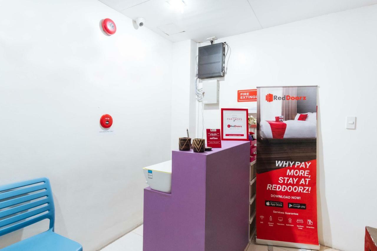 Reddoorz Near Robinsons Place マニラ市 エクステリア 写真