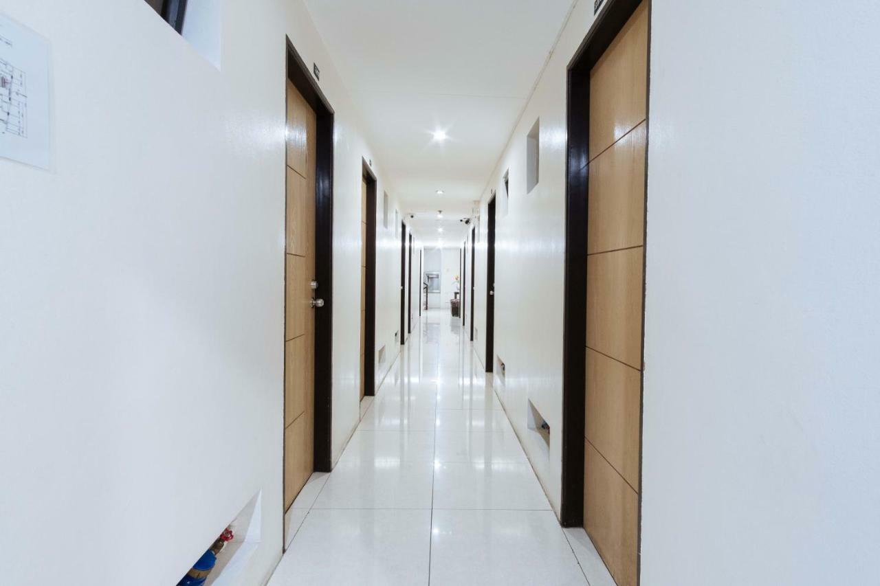 Reddoorz Near Robinsons Place マニラ市 エクステリア 写真