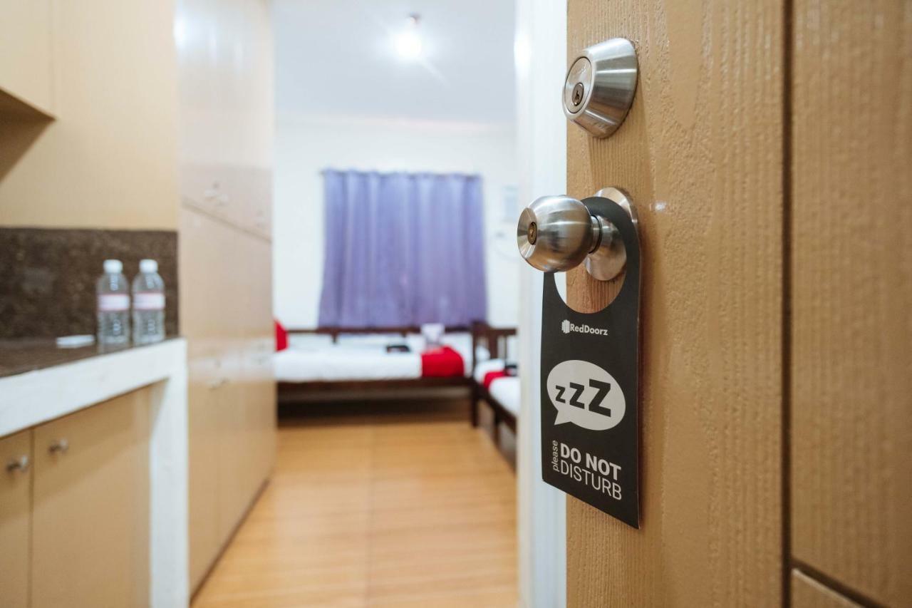 Reddoorz Near Robinsons Place マニラ市 エクステリア 写真